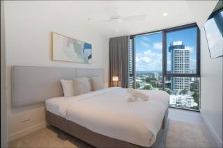 Modern 2BR Coastal Stay in Broadbeach with Pool - 8