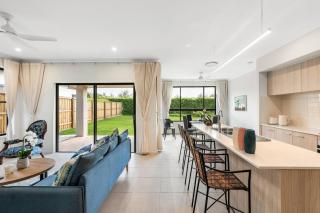 Modern 4BR Family Home in Peaceful Park Ridge - 6