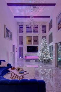 Luxury House with Movie Theater - 0