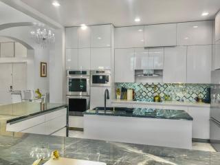 Luxury House with Movie Theater - 4