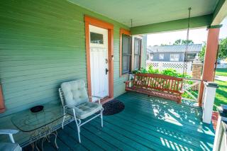 Inn the Heights- the Bungalow -5 min to RJ stadium - 6