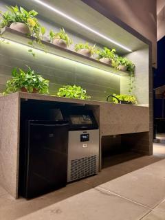 Studio moderno com ar-condicionado, Wi-Fi rápido, cozinha completa e check-in fácil - 2