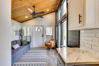 Fire Pit, Deck! Modern Tiny Home in Piney Woods - 5