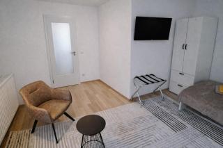 Moderne Ferienwohnung,Sauna im Haus, Parkplatz Hunde willkommen, nahe Schloss, Waldeisenbahn, Hermansbad, UNESCO Geopark, nahe polnischer Markt, Top Lage für Ausflugsziele zum Wandern oder Radfahren - 6