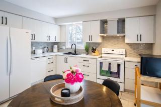 Spacious & Cozy in the Heart of Town - 2