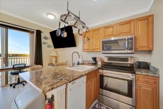 Sunsets Waterview Balcony King Bed & Heated Pool - 2