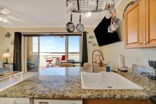 Sunsets Waterview Balcony King Bed & Heated Pool - 1