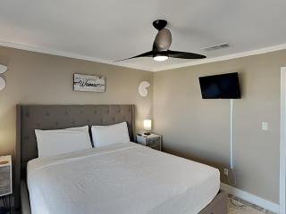 Coconuts Beach House - 8