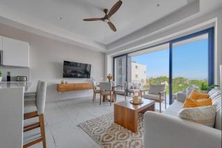 Amazing 2BR Apt -Private Balcony - Rooftop Pool - 1