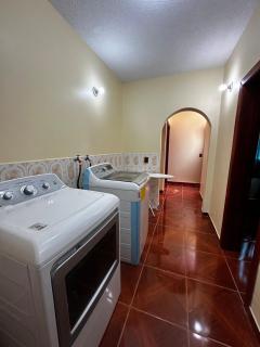 Luxury House - Jacuzzi - BBQ - 15 min to Airport - 1