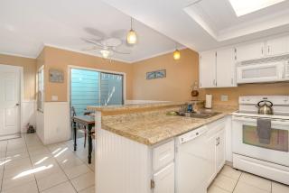 STEPS from Flagler Avenue! Charming Home with Private Garage and Full Kitchen! - 6