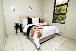 Rosebank Modern Apartment with Pool, Cinema & Power BackUp - 0