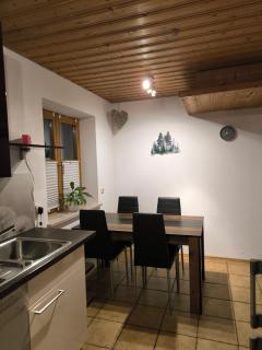 Geräumige Wohnung mit zwei Schlafzimmern und Balkon - 3