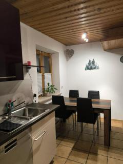 Geräumige Wohnung mit zwei Schlafzimmern und Balkon - 2