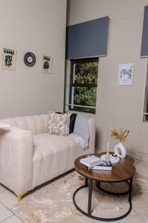 Rosebank Modern Apartment with Pool, Cinema & Power BackUp - 9