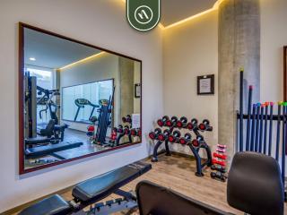 Centric 2BR Condo- Balcony - Rooftop Pool - 4