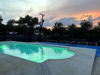 4 Bed sleeps 12 -Sea world-Six Flags-Down Town - Emerald Oasis - 9