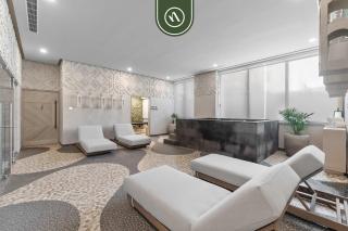 Luxury 2 BR Condo with Dream Pools - Beach - Art - 7