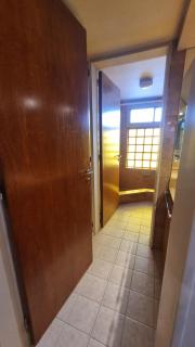 300 m2 floor - With 24/7 security and parking - 1