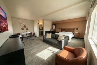 The Outrider Hotel - 4
