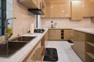 Buddy's Court Luxury 5Bedroom,3 & 2bed Apartment - 2