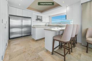 Luxury Oceanfront 4BR Condo - Pool - Ocean View - 4