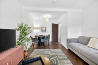 Central Cardiff Retreat 2Bed Apartment with Balcony and Parking - 1