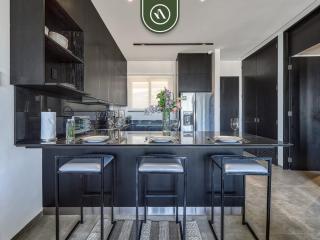 Oceanview Condo with Amazing Rooftop Pool - Gym - 4