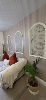 Serengeti Suite - Free parking, Fast Wifi, Family&Contractor Stay - 4