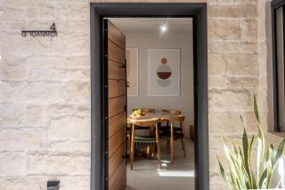 Estia Luxury Apartment - 3