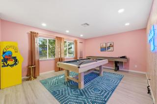 Play & Stay - Pool - Hot Tub - Movie Theater Room - 4