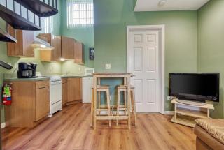 Suites On Chocolate - The Club - 6