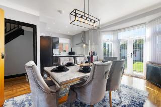 3-Bedroom Luxury Apartment - 7