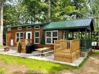 Glacier Chalet Cottage - 0