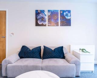 Modern 2BR Home in Bounds Green by MCPI Hosting, Perfect for Contractors & Families - 1