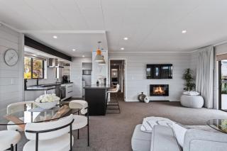 Lake Views in Acacia Bay - 5