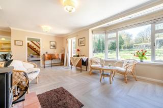 4 Bed in Godalming oc-b30296 - 2