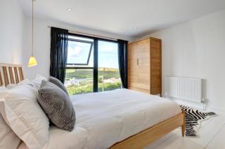 4 Bed in Mawgan Porth oc-p00608 - 2