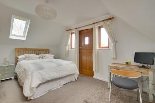 2 Bed in Woodbridge oc-owls - 7