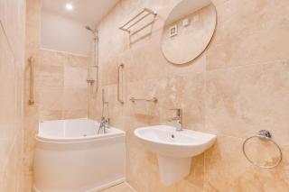 4 Bed in Whitby oc-w1002 - 2