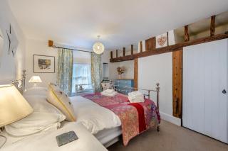 4 Bed in Holt oc-p30569 - 1