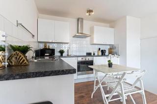 Cozy 1-bedroom home in Greater London - 4