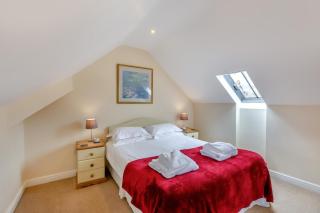 4 Bed in Whitby oc-w089 - 3