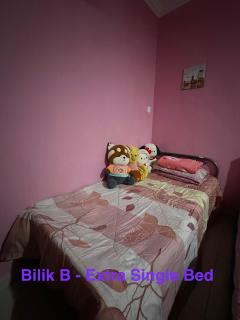 RSyifaris ZH Homestay DSerai Wangi - 3