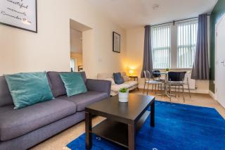 Two Bed Apartment RYTON With Free Parking - 8