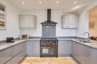 5 Bed in Whitby oc-b30092 - 2