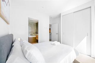 West Side Place - Luxury 50th Floor CBD Apt - 1