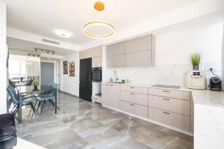 Premium and Luxe 2BR by the Shuk with Free Parking - 0