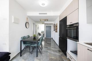 Premium and Luxe 2BR by the Shuk with Free Parking - 6
