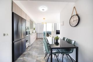 Premium and Luxe 2BR by the Shuk with Free Parking - 1